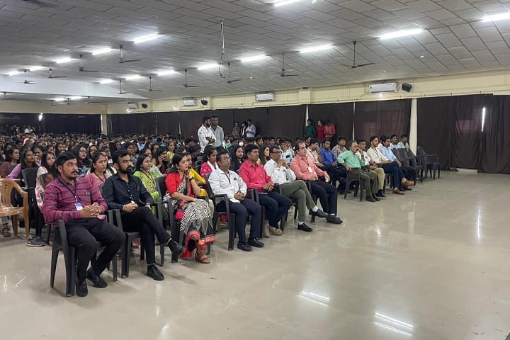 Vidyabharti Trust College of BBA and BCA, Surat campus photo 4