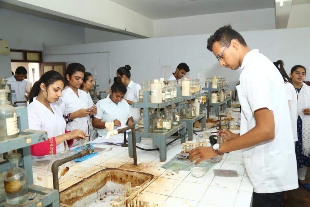 APMC College of Pharmaceutical Education and Research, Himatnagar campus photo 2