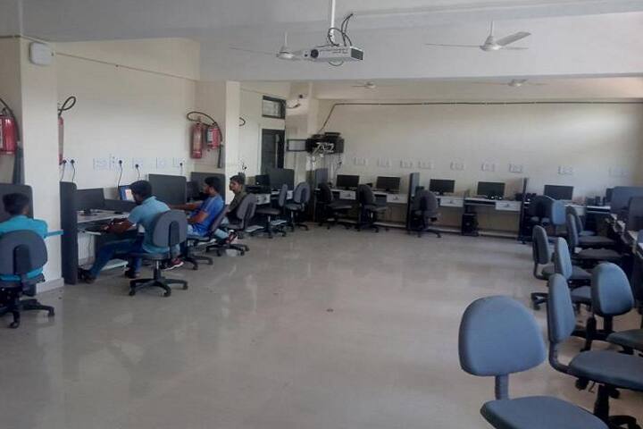 Government Commerce College, Vadali campus photo 4