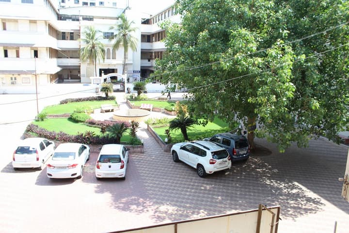 Shree OH Nazar Ayurved College, Surat campus photo 4