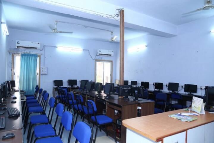 Shri PL Chauhan Science College, Surat campus photo 3