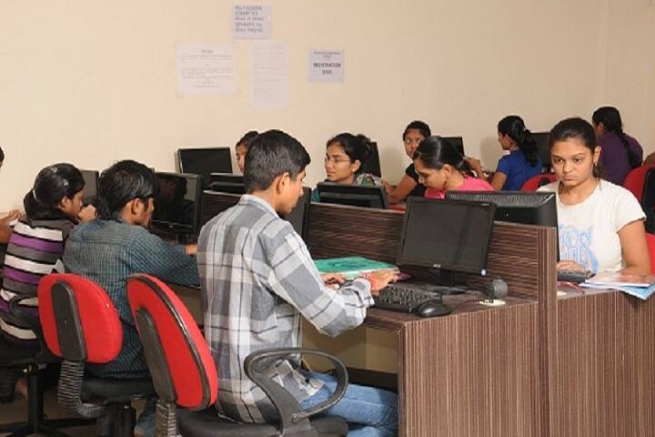 Om College of Commerce, Junagadh campus photo 4