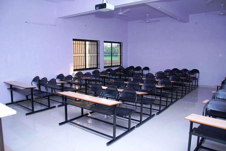 Shri KM Savjani and Smt KK Savjani BBA BCA College, Veraval campus photo 2