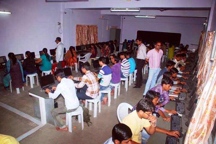 Shri KM Savjani and Smt KK Savjani BBA BCA College, Veraval campus photo 6