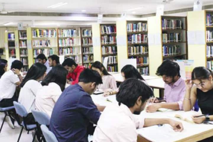 Institute of Commerce, Nirma University, Ahmedabad campus photo 2