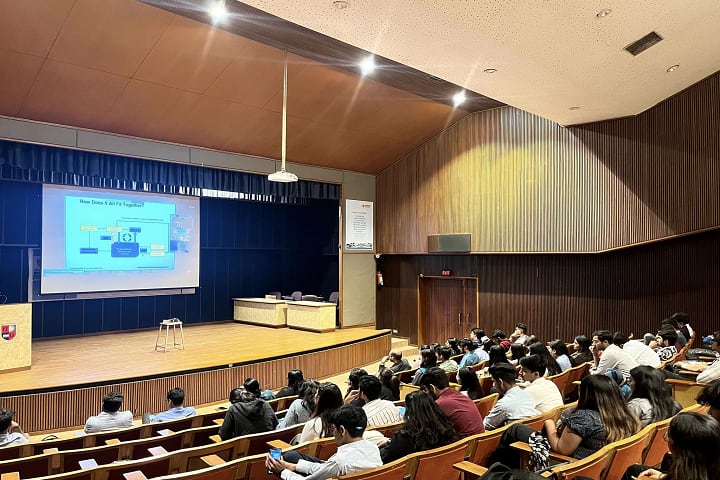 Institute of Commerce, Nirma University, Ahmedabad campus photo 5