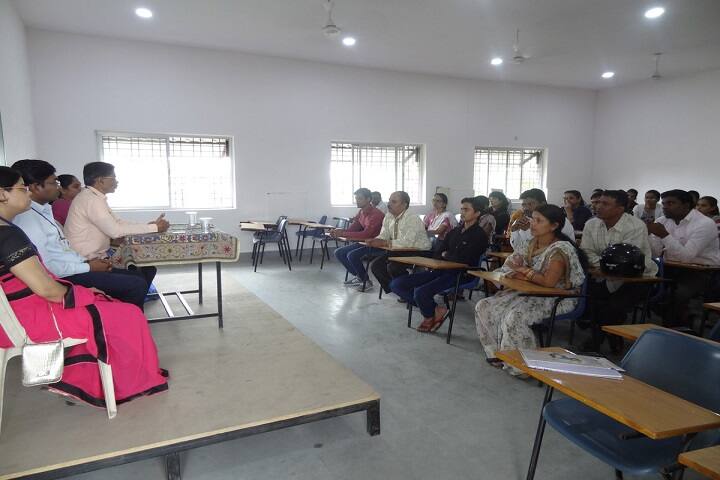 Smt Ushaben Chandrakant Thakar Women's College, Nagpur campus photo 3