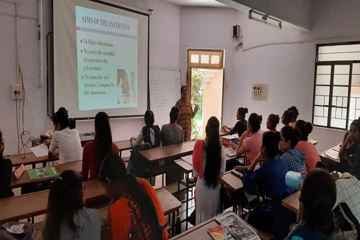 Yogiji Maharaj Mahavidyalaya Mahila Arts And Commerce College, Dhari campus photo 3