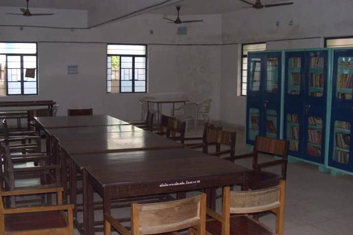 Yogiji Maharaj Mahavidyalaya Mahila Arts And Commerce College, Dhari campus photo 4