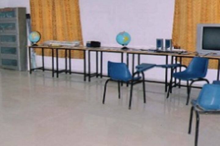 Neeraj Memorial Mahavidyalaya, Gangapur City campus photo 6