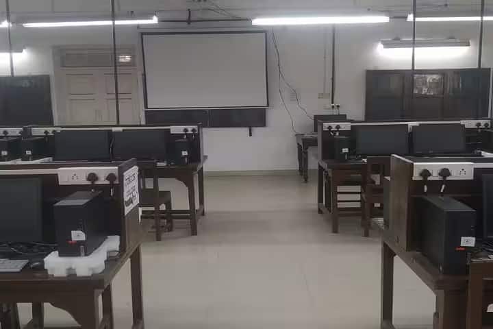 SP College Pune campus photo 4