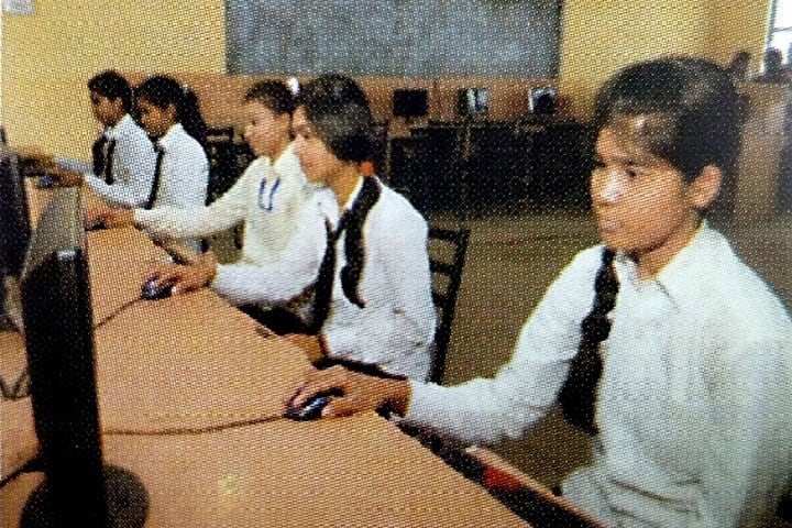 Kishori Lal PG College, Allahabad campus photo 3
