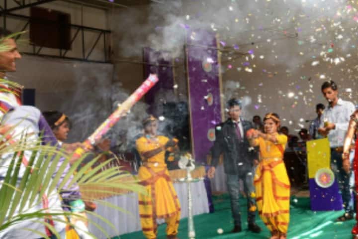Shree Vanraj Arts and Commerce College, Dharampur campus photo 3