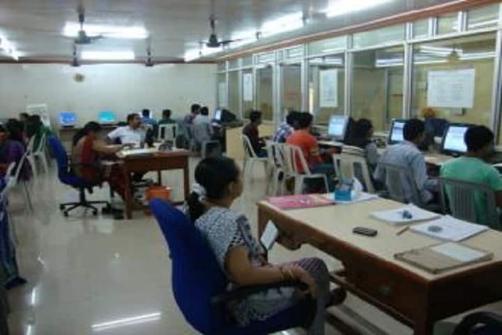 MK College of Commerce, Bharuch campus photo 4