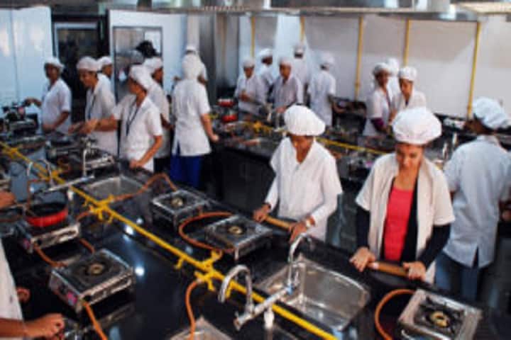 Sheth PT Mahila College of Arts and Home Science, Surat campus photo 3