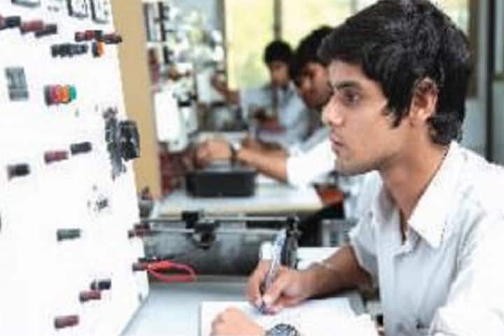 UCER Allahabad campus photo 6