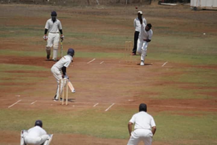 Navyug Commerce College, Surat campus photo 4