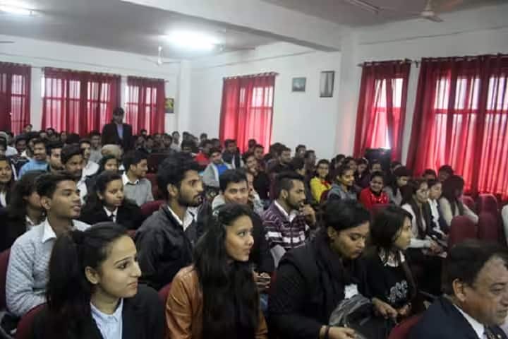 Kasturi Ram College of Higher Education, Delhi campus photo 3