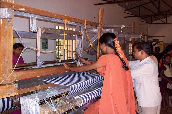 Karnataka Handloom Technical Institute, Gadag campus photo 4