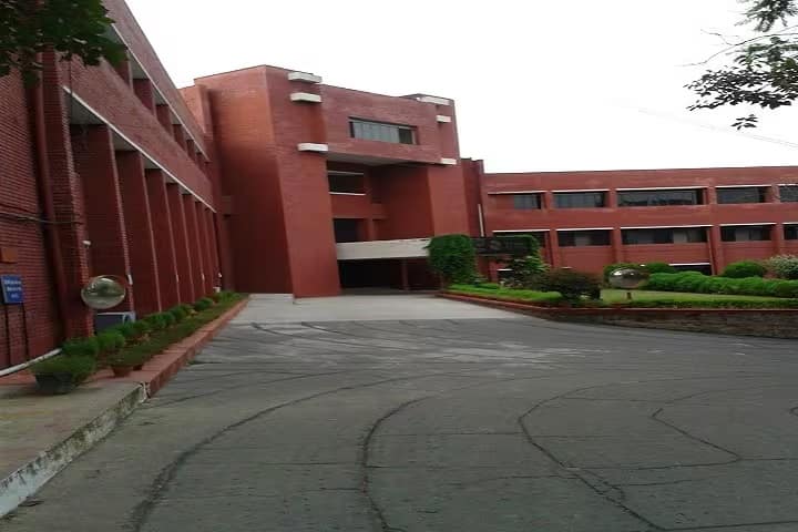 IIMC Delhi campus photo 5