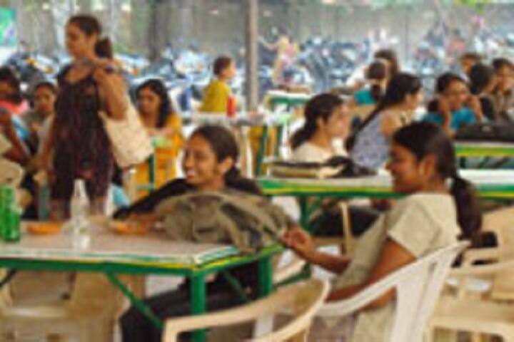 Vanita Vishram Womens College of Commerce, Surat campus photo 4