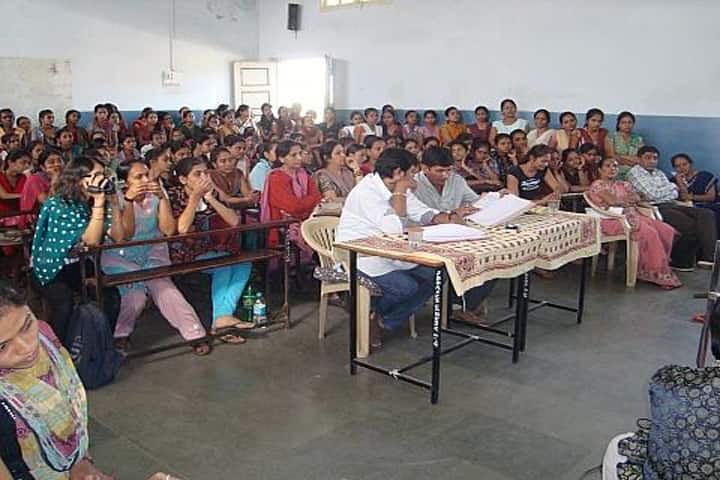 Shree JB Dharukawala Mahila Arts College, Surat campus photo 2