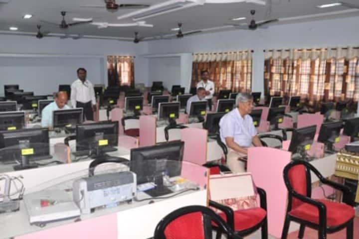 Mahatma Fule Arts Commerce and Sitaramji Choudhari Science Mahavidyalaya, Amravati campus photo 3