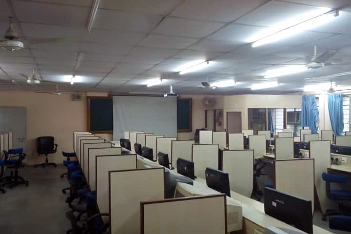 Udhna Citizen Commerce College, Surat campus photo 4