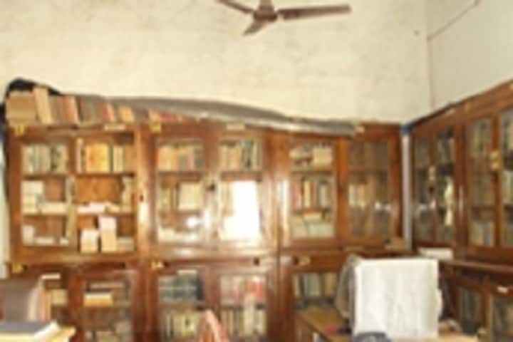 Smt CP Choksi Arts and Shree PL Commerce College, Veraval campus photo 3