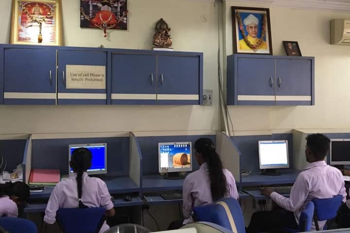 RS Mundle Dharampeth Arts and Commerce College, Nagpur campus photo 4