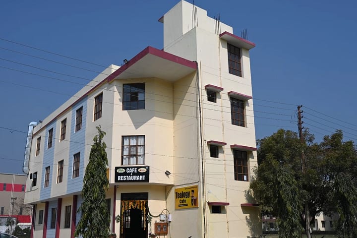 Varun Arjun Medical College, Shahjahanpur campus photo 6