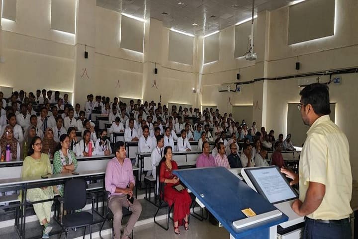 Uma Nath Singh Autonomous State Medical College, Jaunpur campus photo 5
