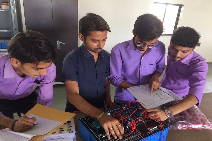 Smt Shantaben Haribhai Gajera Engineering College, Amreli campus photo 4