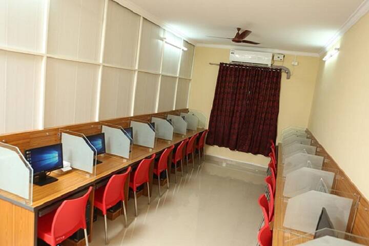 R Sankar Smaraka Sree Narayana College, Kottayam campus photo 2