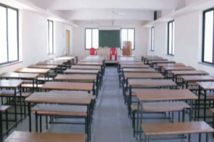 Solapur Zilla Samaj Seva Mandal's Santosh Bhimrao Patil Arts Commerce and Science College, Mandrup campus photo 2