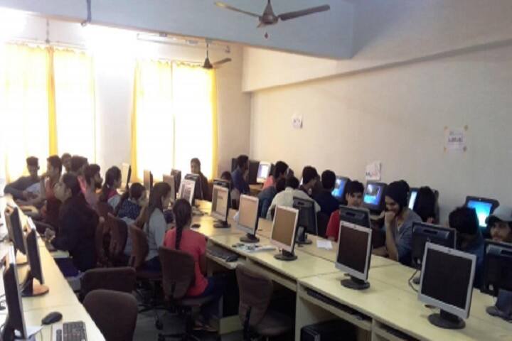 Nivrutti Babaji Navale College of Commerce, Pune campus photo 3