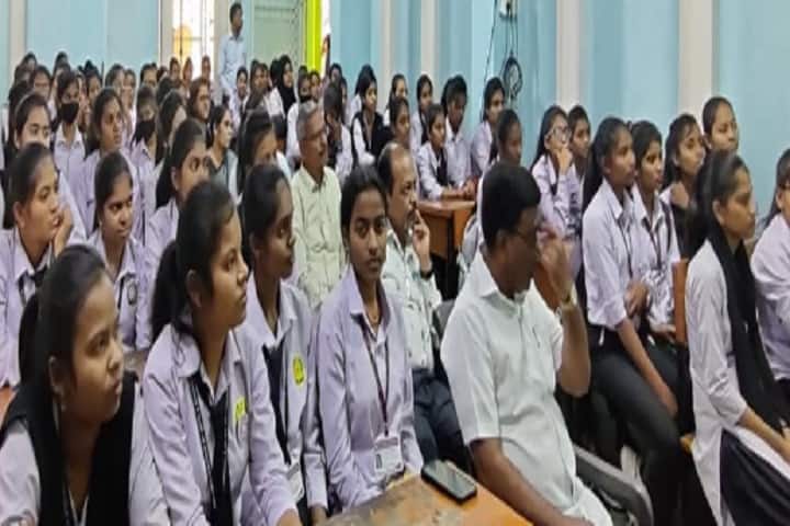 Women's College of Arts and Commerce, Nagpur campus photo 2
