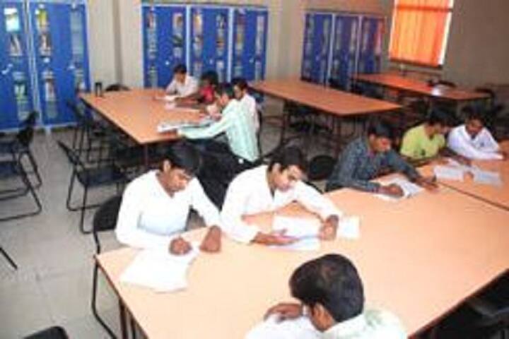 Indore Indira School of Career Studies, Indore campus photo 2