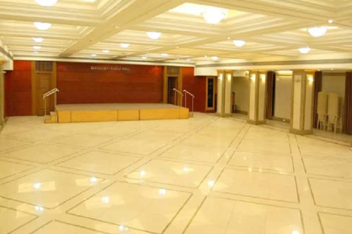 Ladhidevi Ramdhar Maheshwari Night College of Commerce, Mumbai campus photo 2