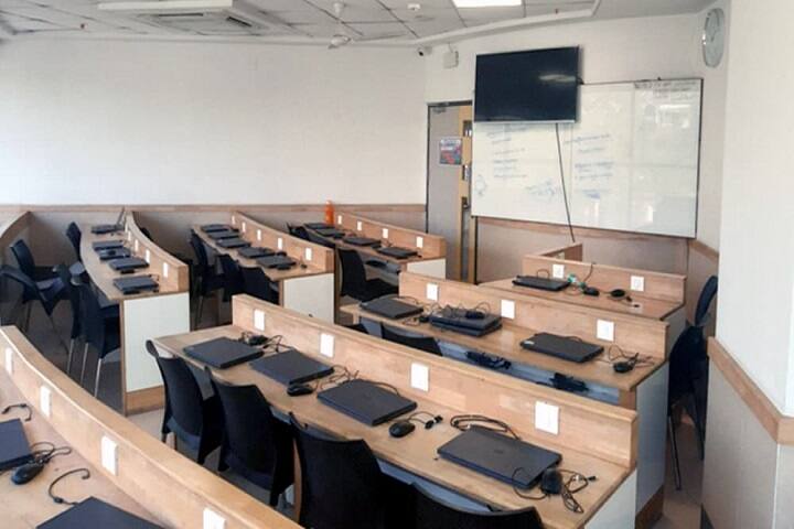 Universal MSG-SGKM College of Arts, Science and Commerce, Mumbai campus photo 6