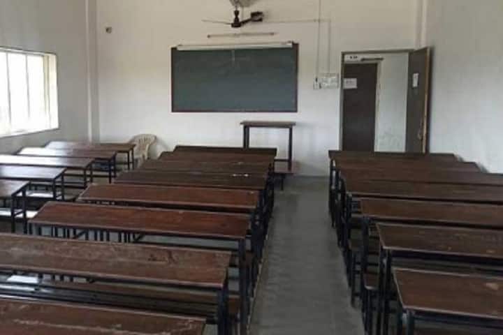 Dolat Usha Institute of Applied Sciences and Dhiru Sarla Institute of Management and Commerce, Valsad campus photo 4