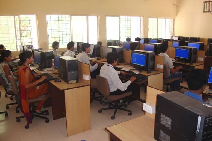 Dolat Usha Institute of Applied Sciences and Dhiru Sarla Institute of Management and Commerce, Valsad campus photo 5