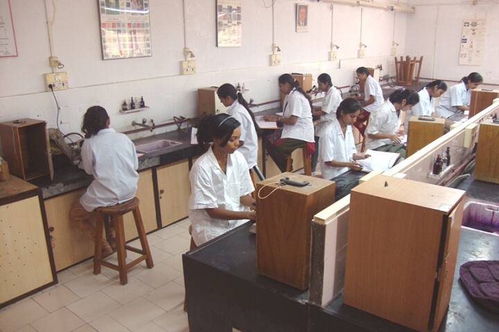 Dolat Usha Institute of Applied Sciences and Dhiru Sarla Institute of Management and Commerce, Valsad campus photo 2