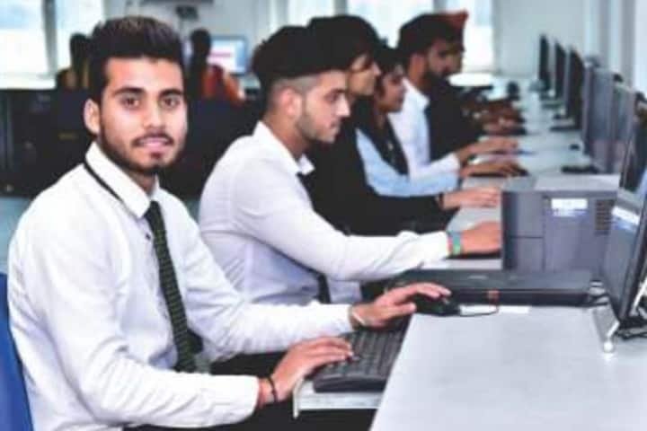 Guru Nanak National College, Ludhiana campus photo 3