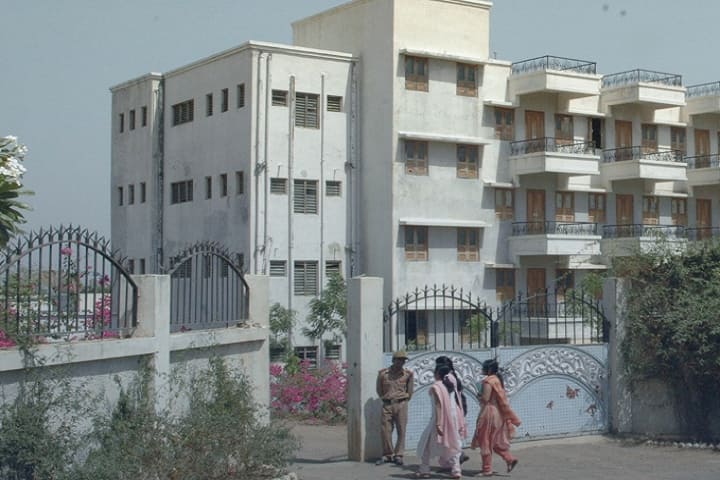 Swargiya Gulab Bai Yadav Smriti Shiksha, Mahavidyalaya, Khargone campus photo 3