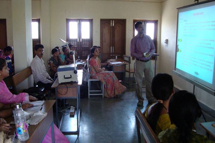 Swargiya Gulab Bai Yadav Smriti Shiksha, Mahavidyalaya, Khargone campus photo 6