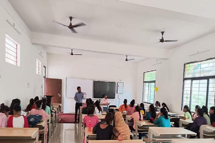 Government Girls PG College, Chhatarpur campus photo 3
