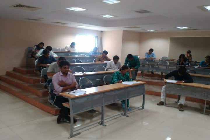 CU Shah Institute of Life Sciences, Surendranagar campus photo 2