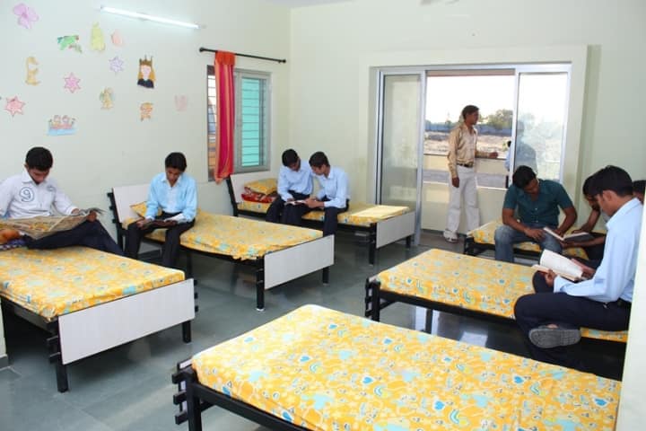 Kum MH Gardi School of Management, Rajkot campus photo 3