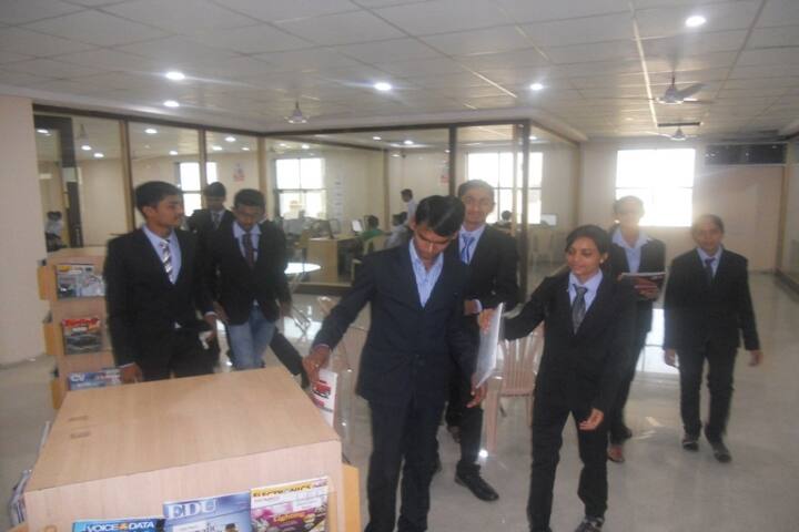 Kum MH Gardi School of Management, Rajkot campus photo 5